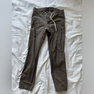 Vuori ripstop pant men’s medium - dark oregano